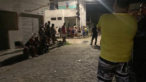 Jovem De Anos Morto A Tiros No Conjunto Fraternidade Em Feira De