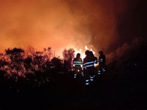 Cantabria tiene un incendio forestal activo en Reocín y suma 33 en lo