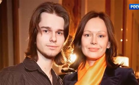 ВИДЕО: Ирина Безрукова не может смириться со смертью сына