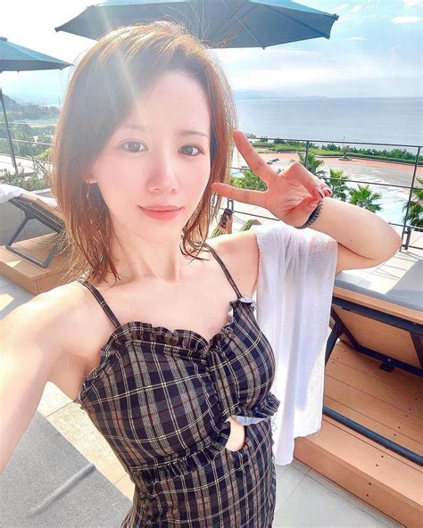 原望奈美さんのインスタグラム写真 原望奈美instagram 「夏⁣、終わったわね🥹 ⁣ ⁣今年は夏も満喫できず 夏を感じることもなく終わるんだな とか思っていたはずだった めっちゃ今年