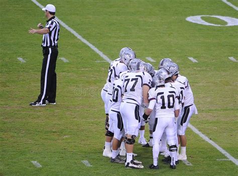 706 Football Huddle Photos - Free & Royalty-Free Stock Photos from Dreamstime