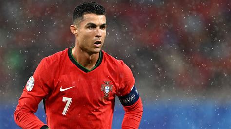 Ronaldo Inaugurou A Academia Georgiana Onde Se Formou Kvaratskhelia