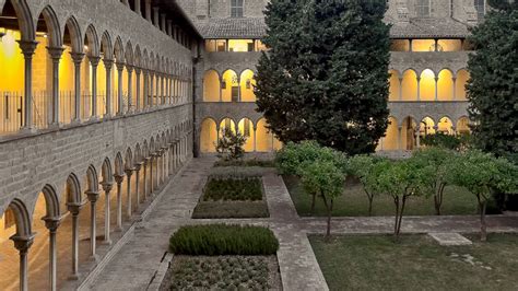 Monestir de Pedralbes l hora màgica al claustre