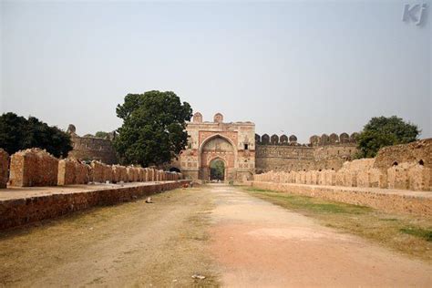 Monuments near Old Fort, Delhi | Karunesh's Blog | Old fort, Places to ...