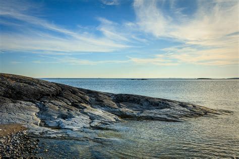 FOTOKONST NATUR SKÄRGÅRD Klippa vid havet i skärgården Mats