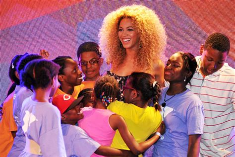 Beyonce Makes Surprise Appearance At Harlem Target