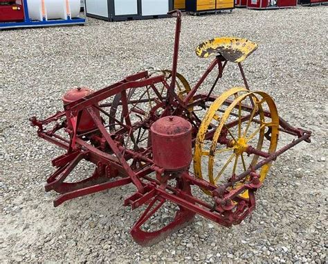 Antique Ih Row Corn Planter Schneider Auctioneers Llc