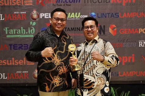 Rendi Solihin Terima Jmsi Award Ketua Jmsi Kukar Beliau