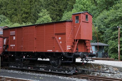 Dieser Rf4 Rollwagen 97 08 63 war mit einem gedeckten Güterwagen 05