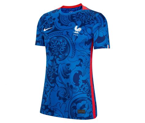 L Équipe de France féminine dévoile ses maillots pour l Euro 2022