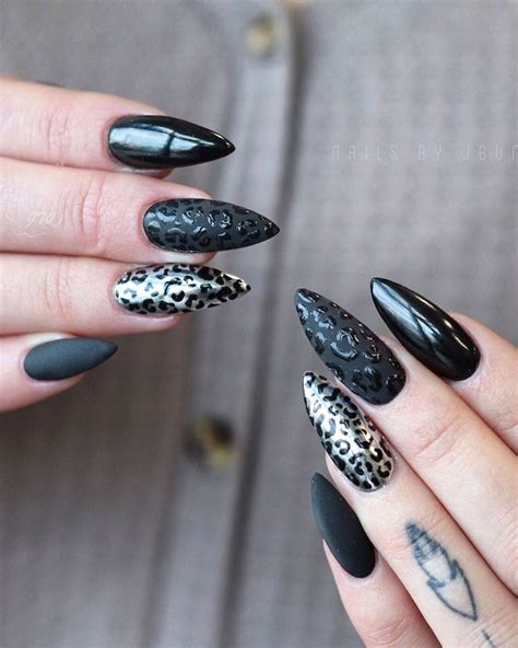 40 Black Nail Designs To Try This Year Ray Amaari Artofit