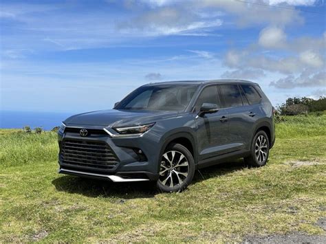 2025 Toyota Hybrid Highlander Xle Robyn J Phillips