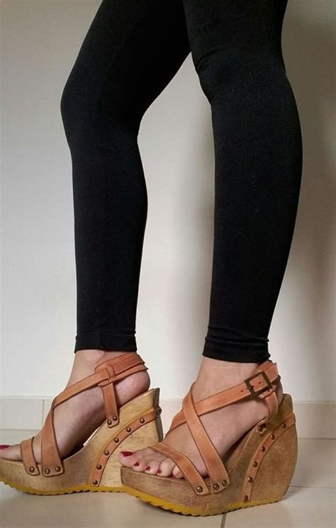 Sandália Anabela Nude Marrom Madeira Tribo Dos Pés superpromo Sandália Feminina Usado