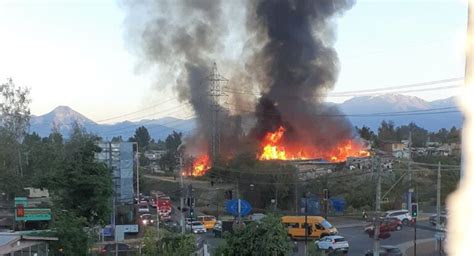 Gigantesco Incendio Afecta Al Campamento Dignidad En La Florida