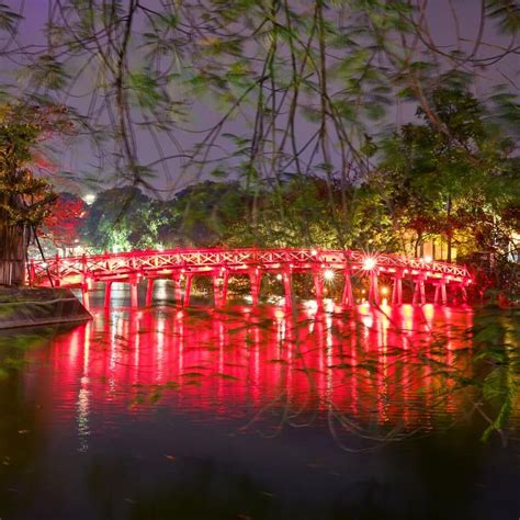 🇻🇳 Cầu Thê Húc and Hoàn Kiếm Lake | Hanoi, Vietnam | Vietnam, Instagram ...