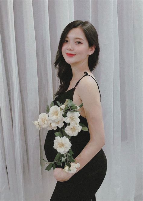 Hot girl dân tộc trải qua lần vượt cạn vẫn xinh như gái