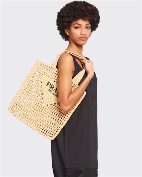 Introducir 63 Imagen Prada Raffia Beach Bag Abzlocal Mx