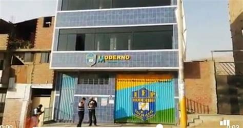 Huaycán escolar de 11 años que cayó de tercer piso de colegio sigue