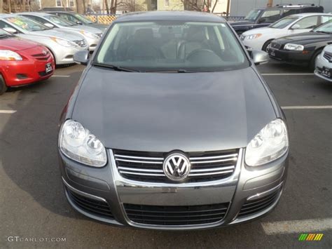 Reflex Silver Metallic Volkswagen Jetta Se Sedan Photo