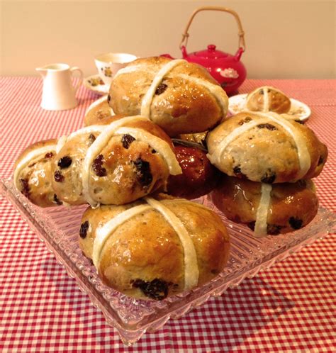Simple Hot Cross Bun Recipe Noodlies A Sydney Food Blog By Thang Ngo