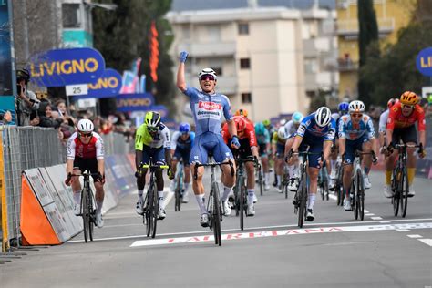 Jasper Philipsen Le Arrebata La Brutal Mil N San Remo Sobre La