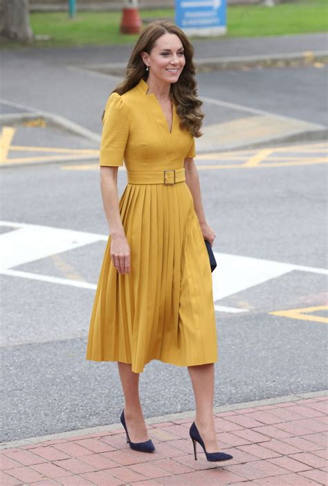 7 Potret Ootd Kate Middleton Dengan Midi Dress Anggun Banget Bun 1