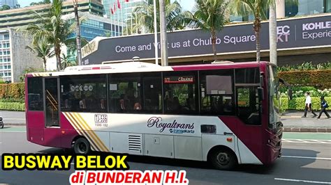 BUSWAY BELOK Di BUNDARAN H I Saat Jam Sibuk Pagi Jam 9 Pagi