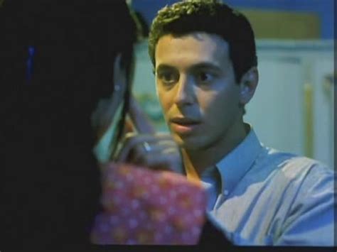 على الكشوطى يكتب لماذا يجب على الآباء مشاهدة sex education قبل