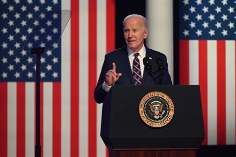 Biden campaign brings top journalists to Wilmington