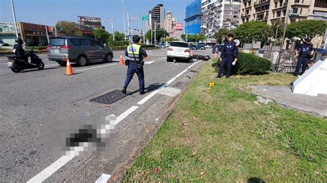 即／承德路重大車禍！賓士撞4機車 1騎士命危｜東森新聞：新聞在哪 東森就在哪裡