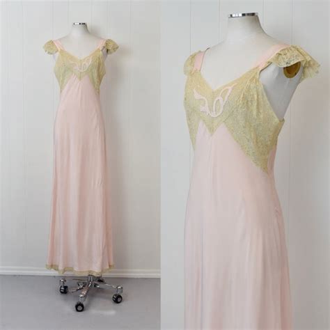 1940s Pink Floral Ecru Lace Fantasy Boudoir Lingerie Gem
