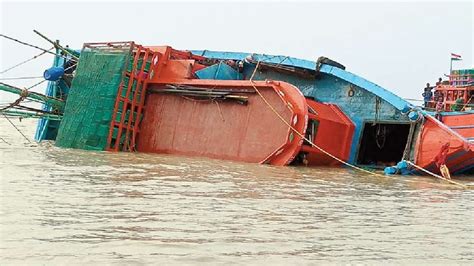 West Bengal Five People Missing As Boat Capsizes In Rupnarayan River