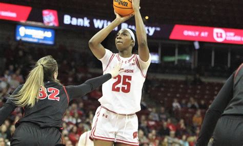 Wisconsin Basketball Serah Williams 1000 Points Milestone Stats