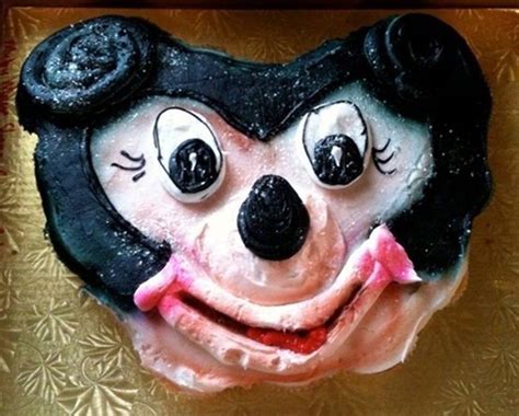 22 Cake Fails That Are Super Cringeworthy Gâteaux disney Gâteau