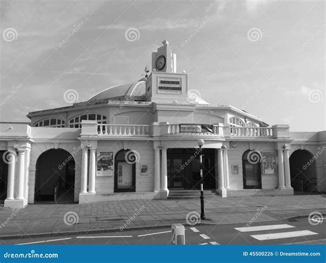 Porthcawl Pavilion editorial photo. Image of gower, head - 45500226