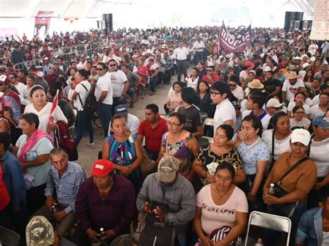 Militantes De Morena Pt Y Pvem Esperan A Claudia Sheinbaum En La Plaza