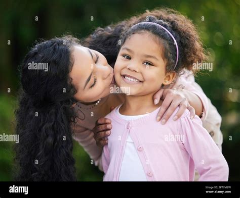 La Sonrisa En Tu Cara Trae Una Sonrisa A Mi Coraz N Una Madre Dando A