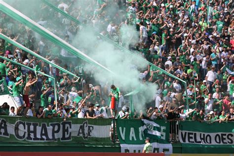 Chapecoense Chega Aos Anos Trajet Ria De Paix O E Conquistas