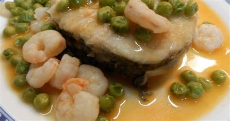 Merluza En Salsa Con Gambas Y Guisantes Receta F Cil Y Deliciosa