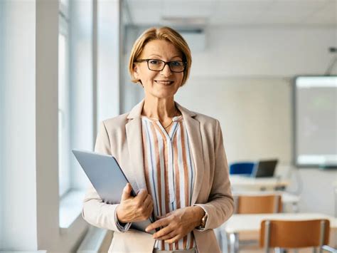 Dia do diretor escolar como comemorar nas escolas Árvore