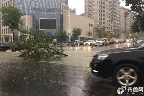 海丽气象吧 济南强降雨多路口积水 周末山东仍有雨局部暴雨