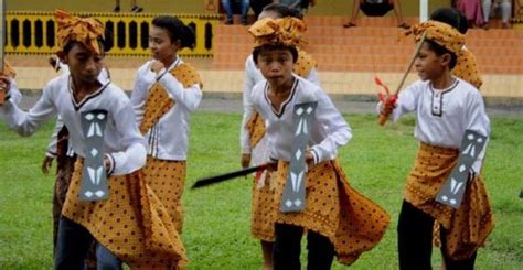 Tari Cakalele Tarian Tradisional Dari Maluku Utara Cinta Indonesia