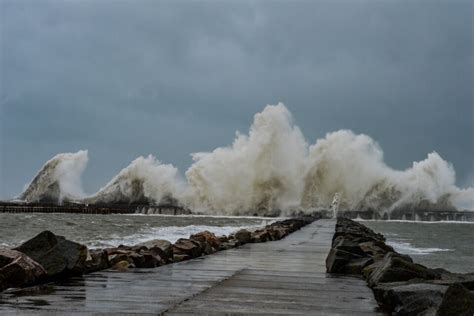 Tempête Ciaran Un Mort Au Havre Dégâts Trains Le Point En Seine