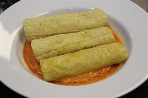 Yummilicioussss!: Papadzules with a Cashew Red Bell Pepper Sauce