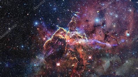 Montaña Mística Región en la Nebulosa Carina fotografiada por el