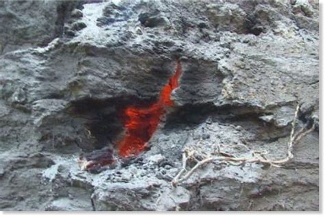 Mysterious burning crack in the earth releases gas in Chimborazo, Ecuador — Earth Changes — Sott.net