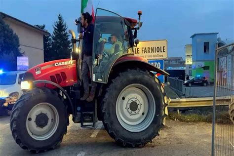 Protesta dei trattori in Toscana la marcia verso Roma è iniziata newsby