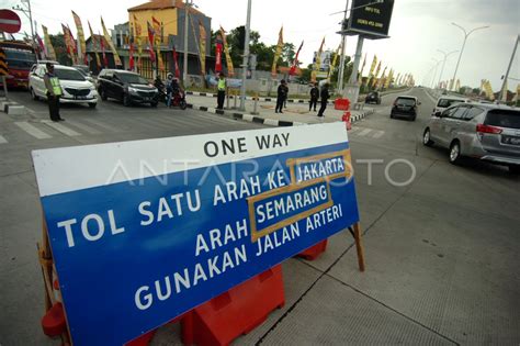 Penutupan Akses Masuk Gerbang Tol Arah Jawa Tengah Antara Foto