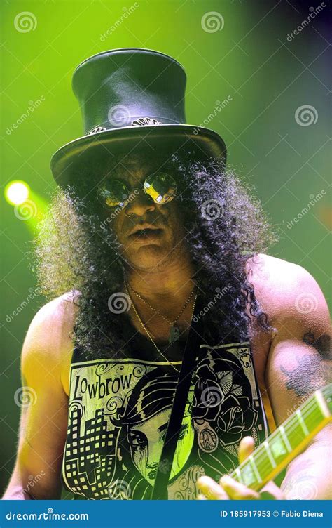 Slash during the concert editorial stock photo. Image of heavy - 185917953