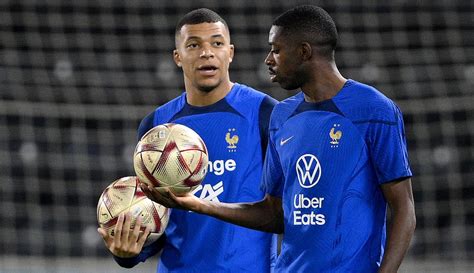 Foto Gaya Santai Kylian Mbappe Top Skor Sementara Piala Dunia 2022